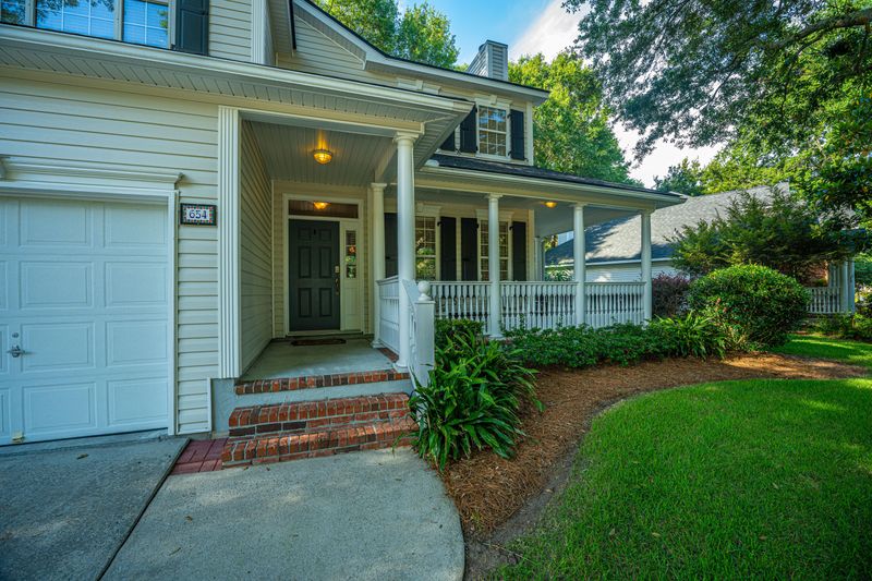 654 Majestic Oaks Dr, Charleston, SC 29412