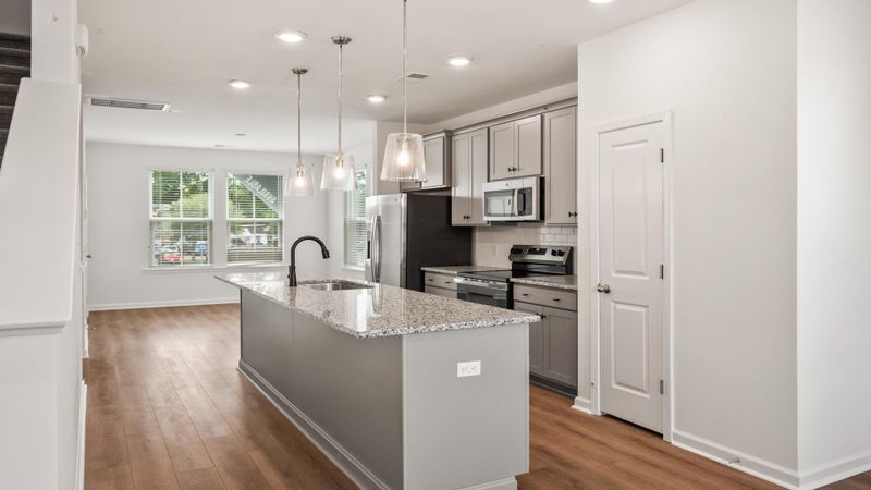 4633 Forest Hills Dr #1501, North Charleston, SC 29418