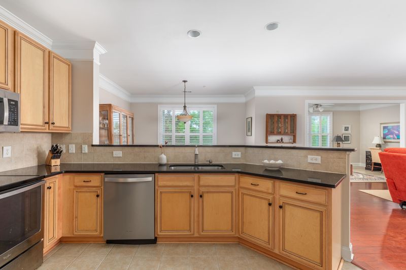 2244 Ashley Crossing Dr #125, Charleston, SC 29414