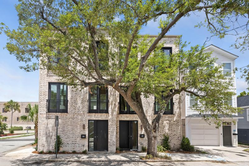 48 Cooper St, Charleston, SC 29403
