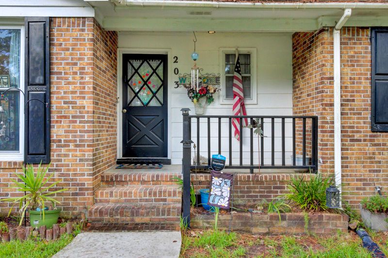203 Jimbo Rd, Summerville, SC 29485