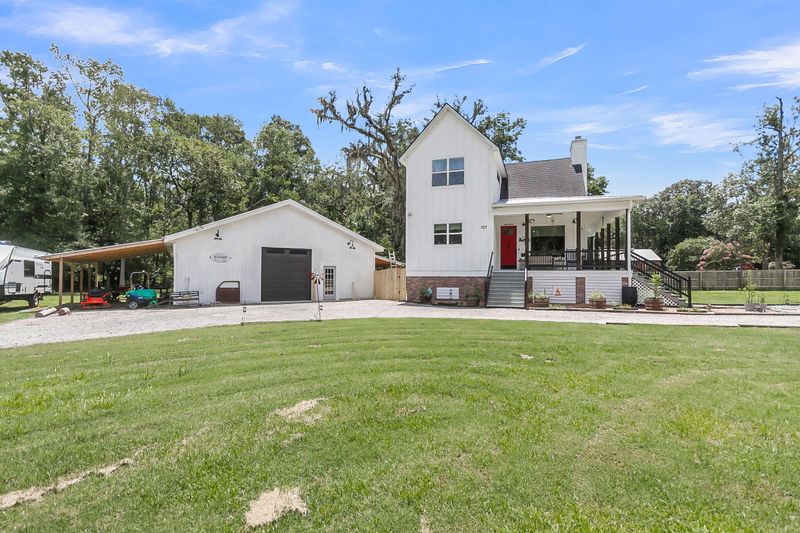 107 Nesmith Ln, Ridgeville, SC 29472
