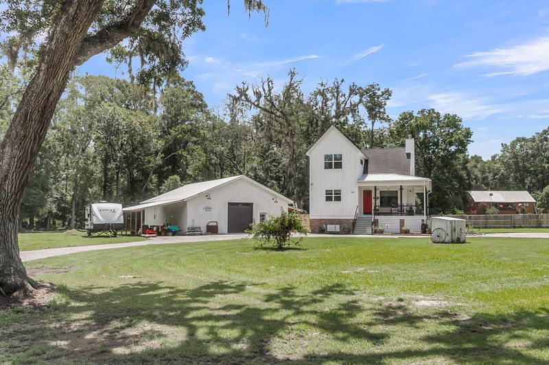 107 Nesmith Ln, Ridgeville, SC 29472