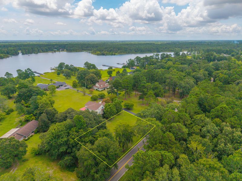 1748 Pinopolis Rd, Pinopolis, SC 29469