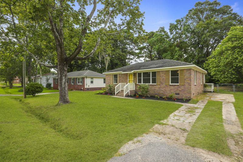 310 Adeline Dr, Goose Creek, SC 29445
