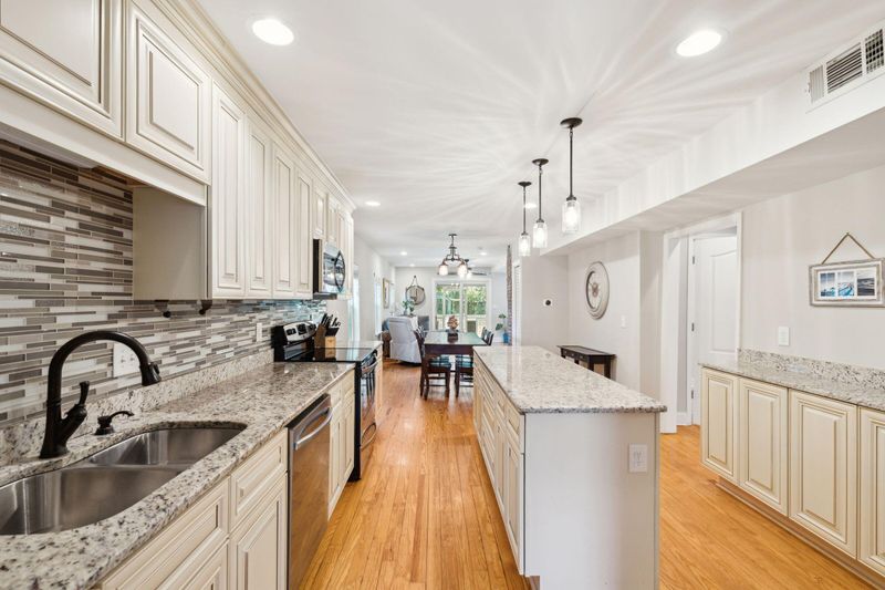 177 Romney St, Charleston, SC 29403