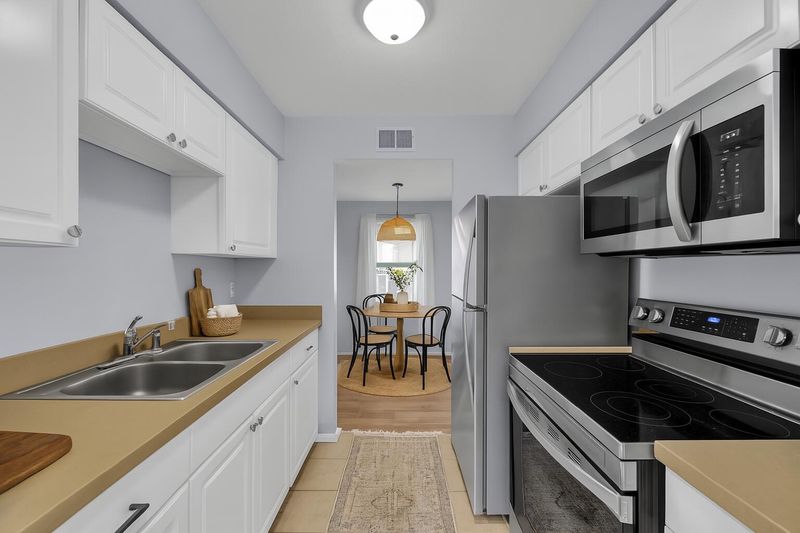 6240 Old Point Rd #C14, Hanahan, SC 29410