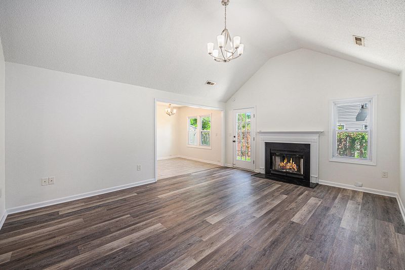 1704 Falcon Cove Ln, Hanahan, SC 29410