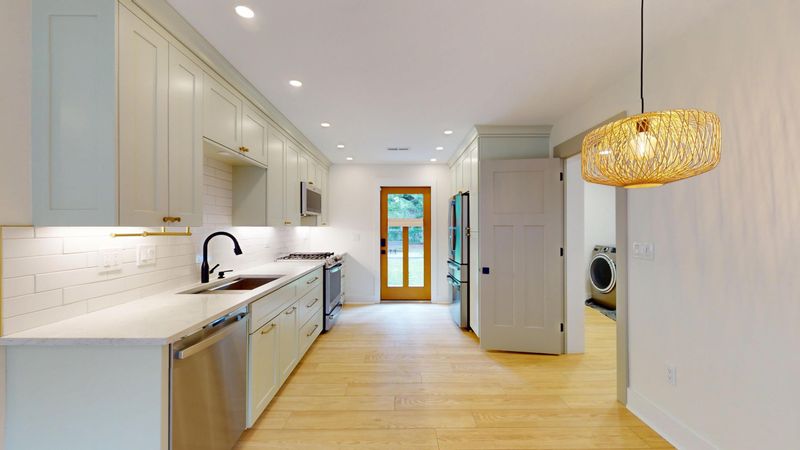 7645 Pinehurst St, North Charleston, SC 29420