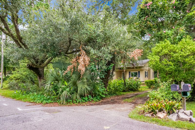 1015 Dennis Dr, Hanahan, SC 29410