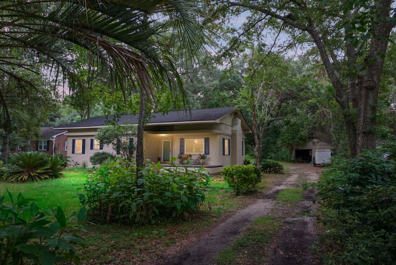 1015 Dennis Dr, Hanahan, SC 29410