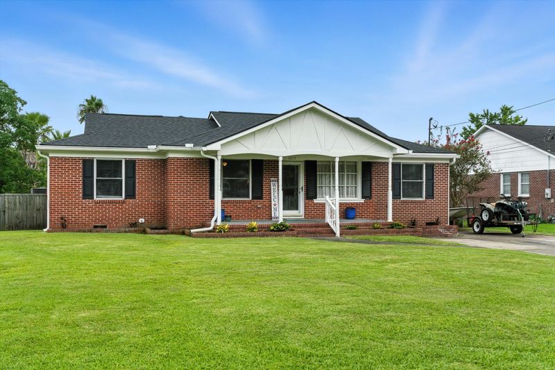 1017 E Recess Rd, Hanahan, SC 29410