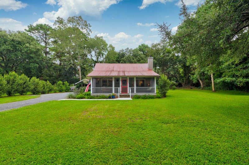 131 Baker St, Mcclellanville, SC 29458