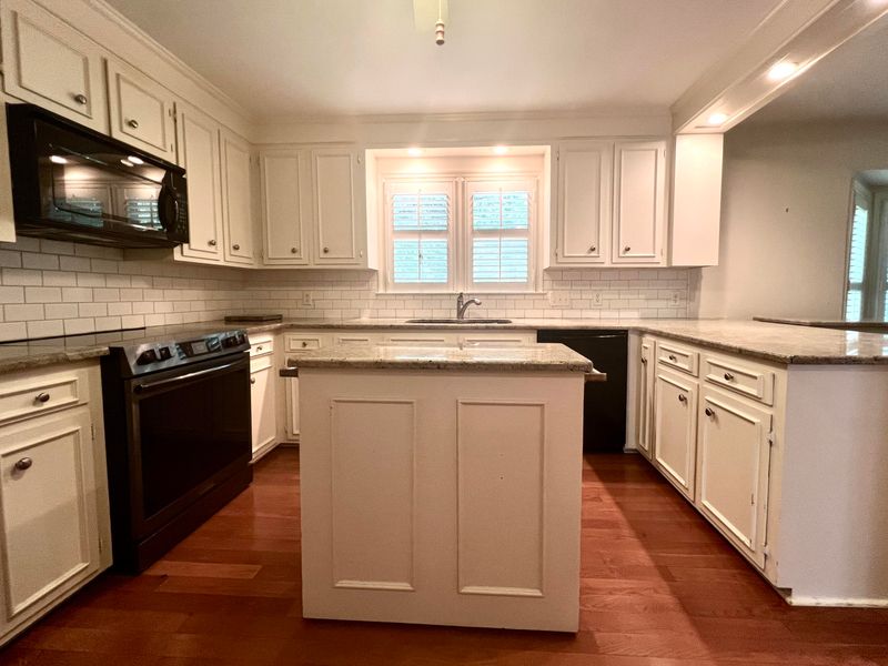 521 W Wimbledon Dr, Charleston, SC 29412
