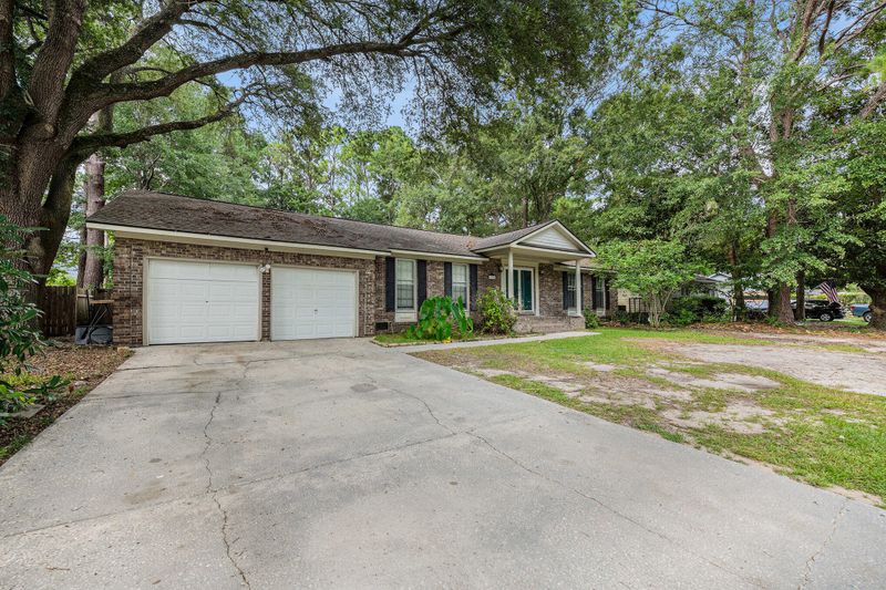 110 Three Iron Dr, Summerville, SC 29483