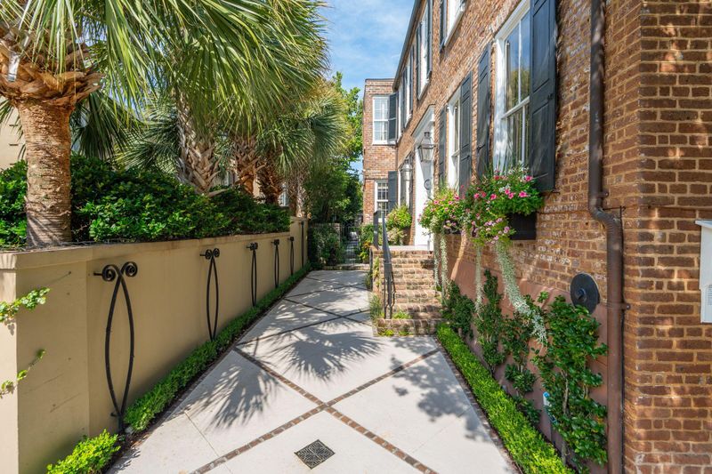 69 King St, Charleston, SC 29401