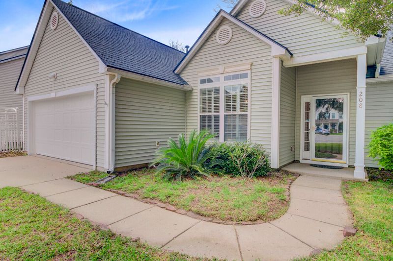208 Evesham Dr, Summerville, SC 29485