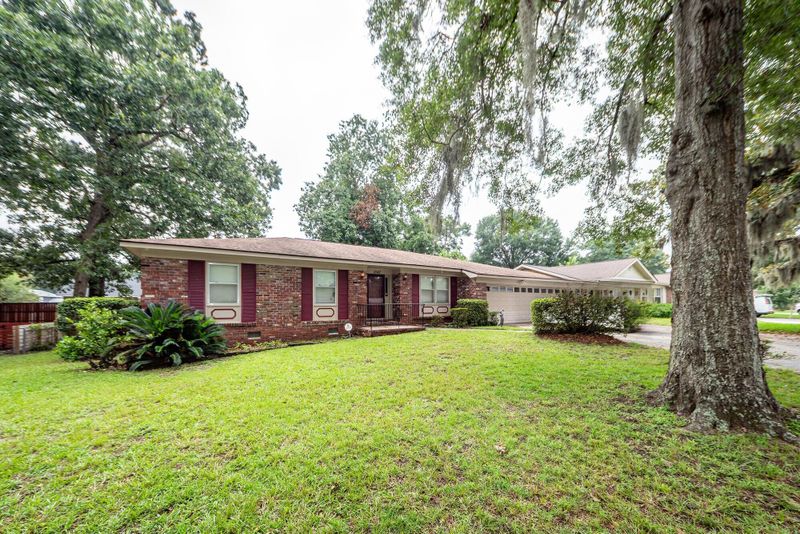 1047 Yeamans Hall Rd, Hanahan, SC 29410