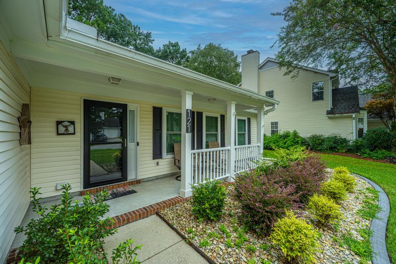 121 Chesterton Dr, Goose Creek, SC 29445