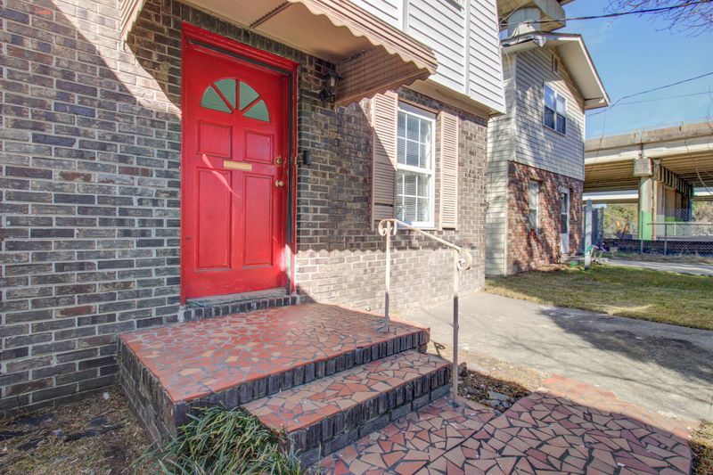 30 Poinsett St, Charleston, SC 29403