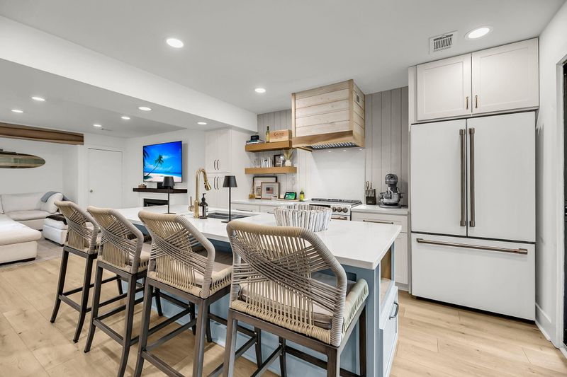 1054 Marsh Court Ln, Mount Pleasant, SC 29464