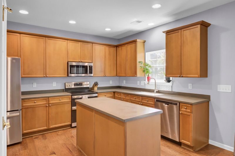 8728 Silvercreek Ln, North Charleston, SC 29420