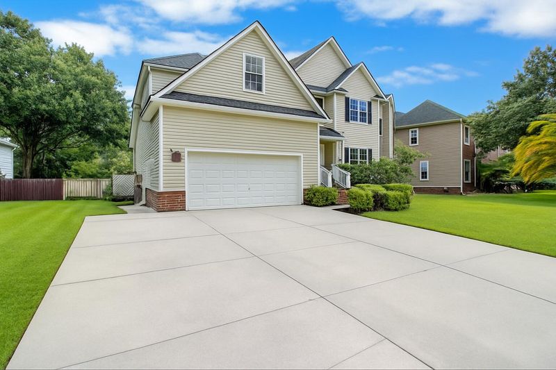 1959 N Smokerise Way, Mount Pleasant, SC 29466