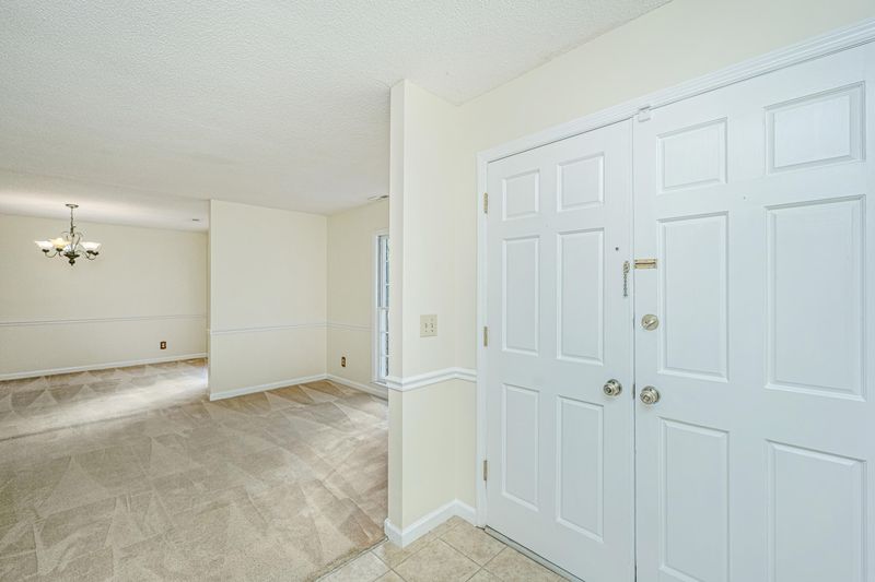 672 Old Plantation Rd, Charleston, SC 29412