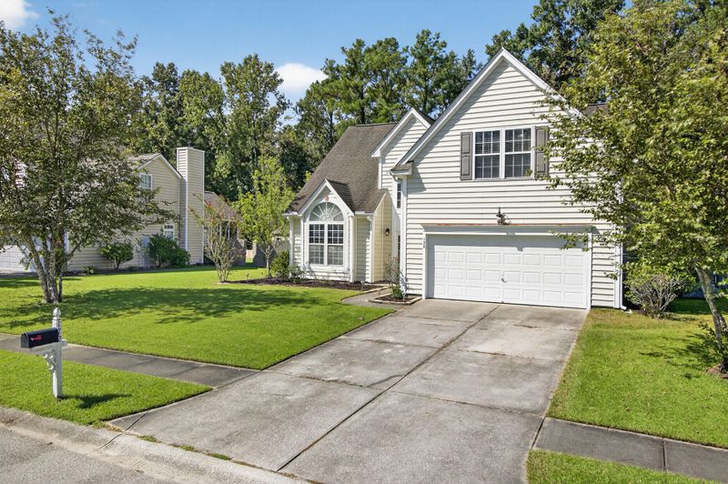 172 Thousand Oaks Cir, Goose Creek, SC 29445