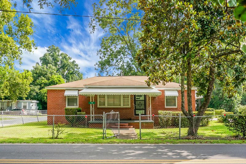 174 Roosevelt Dr, Saint Stephen, SC 29479