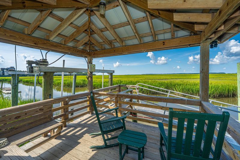 8711 Crawford Island Ln, Edisto Island, SC 29438
