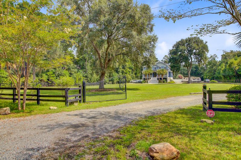 323 Dogwood Ridge Rd, Summerville, SC 29485
