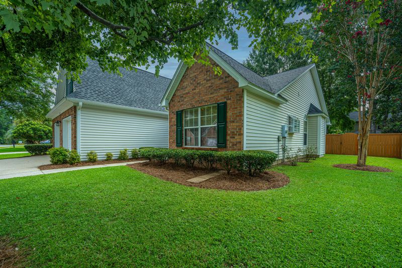 107 Guildford Dr, Goose Creek, SC 29445
