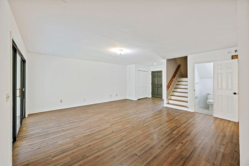 9 Stallion Ct, Charleston, SC 29407