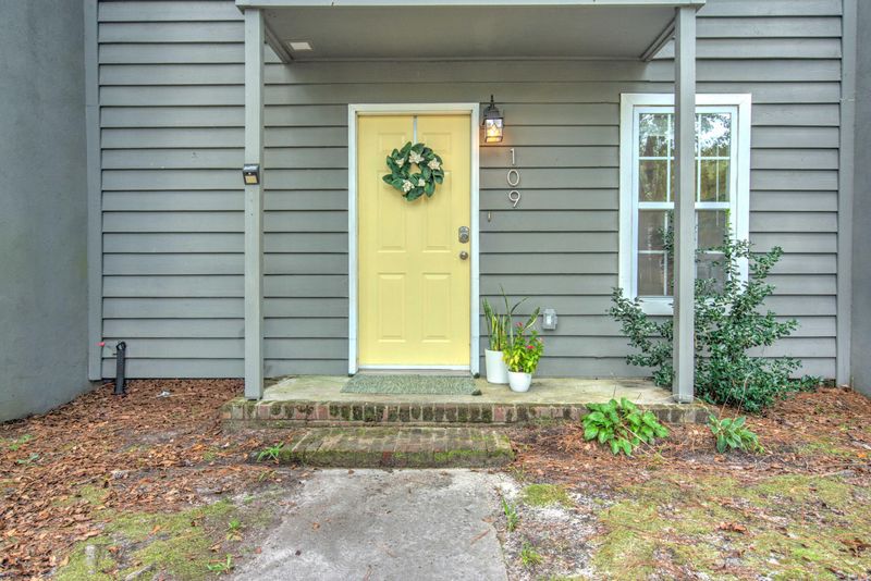 109 N Birch St, Summerville, SC 29483