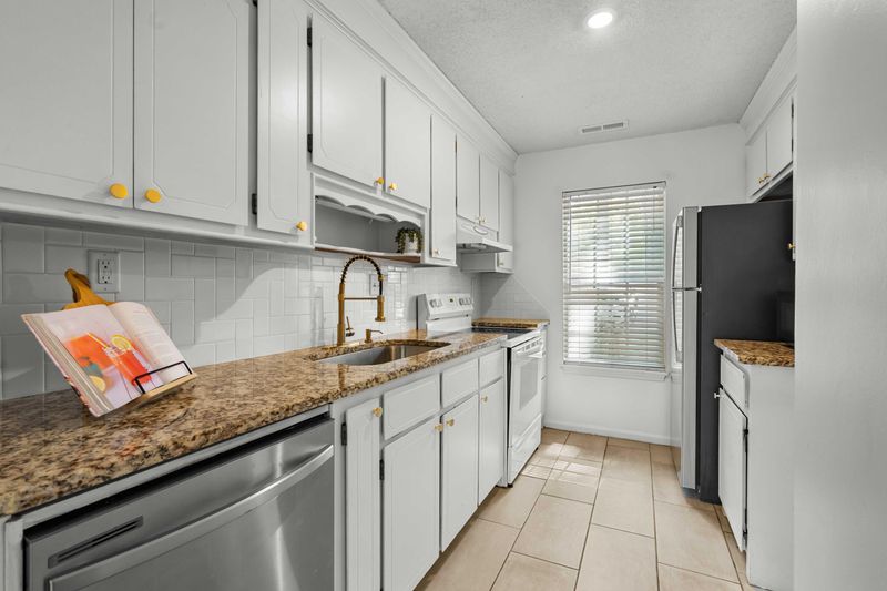 109 N Birch St, Summerville, SC 29483