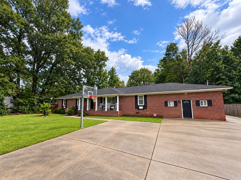 1745 Central Ave, Summerville, SC 29483