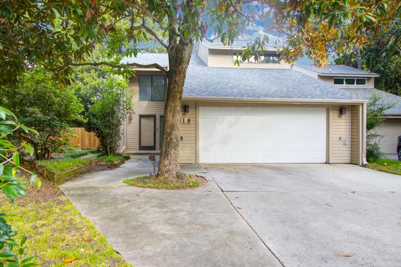18 Stallion Ct, Charleston, SC 29407