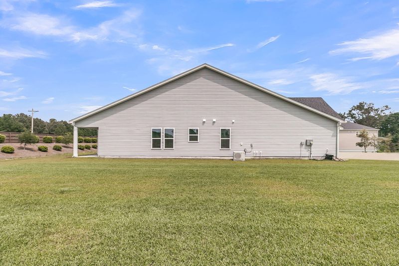 121 Winding Grove Ln, Moncks Corner, SC 29461