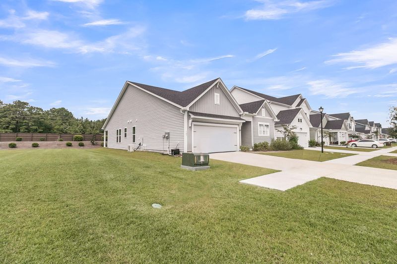 121 Winding Grove Ln, Moncks Corner, SC 29461