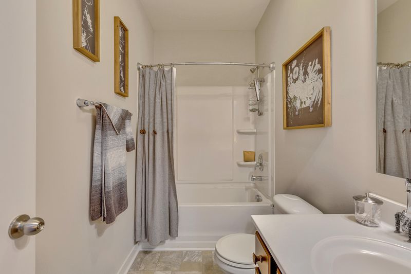 404 Snowy Plover Ln, Summerville, SC 29486