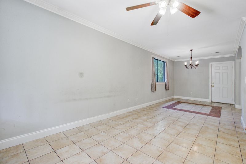 73 Oak Grove Rd, Goose Creek, SC 29445