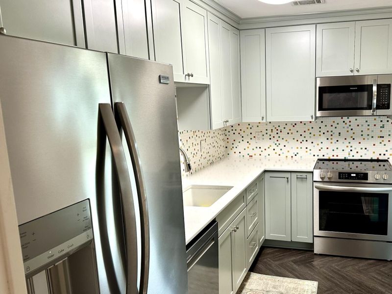 1108 Maryland Dr, Ladson, SC 29456
