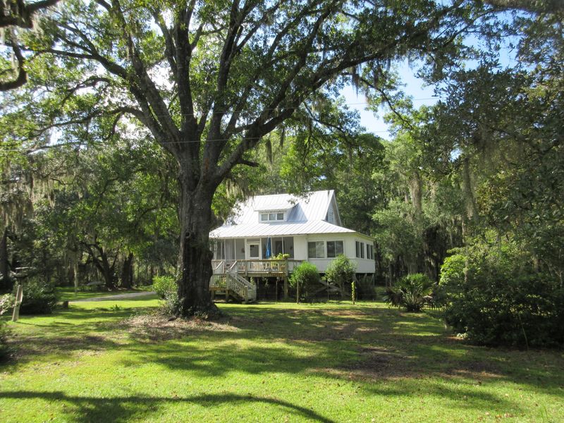 1319 Dupre Rd, Mcclellanville, SC 29458