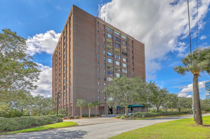 14 Lockwood Dr #11 E And F, Charleston, SC 29401