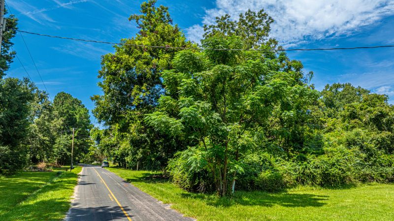 1151 Harts Bluff Rd, Wadmalaw Island, SC 29487