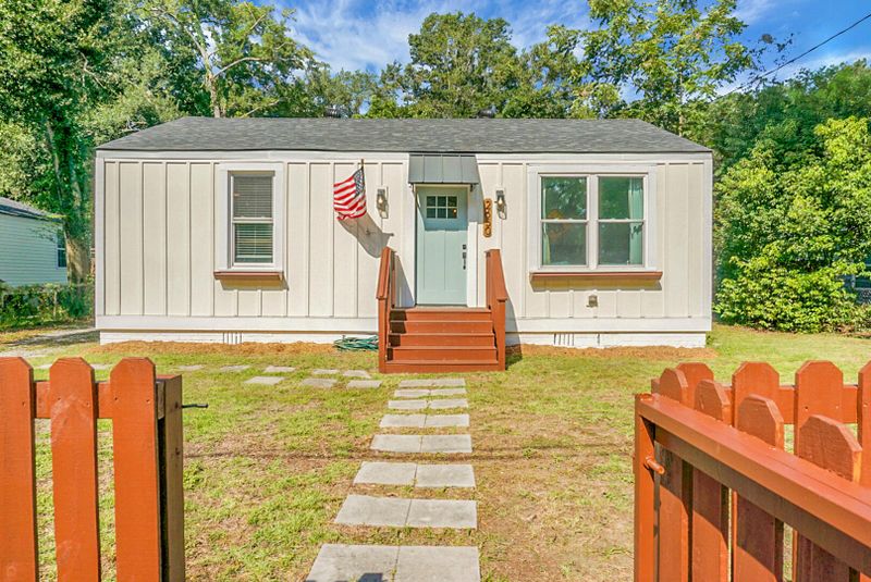 2650 Madden Dr, North Charleston, SC 29405