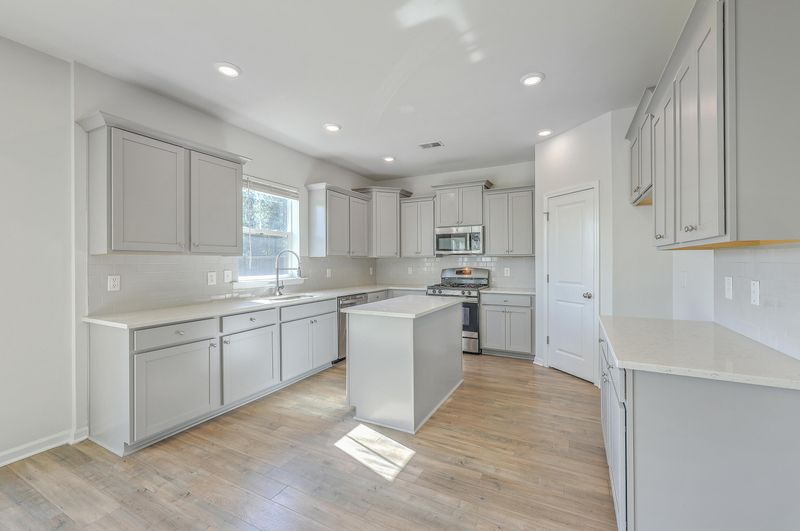 611 Squire Pope Rd, Summerville, SC 29486