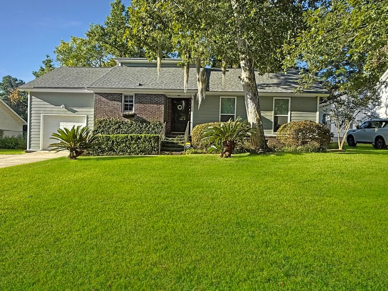 121 Sawmill Dr, Summerville, SC 29483