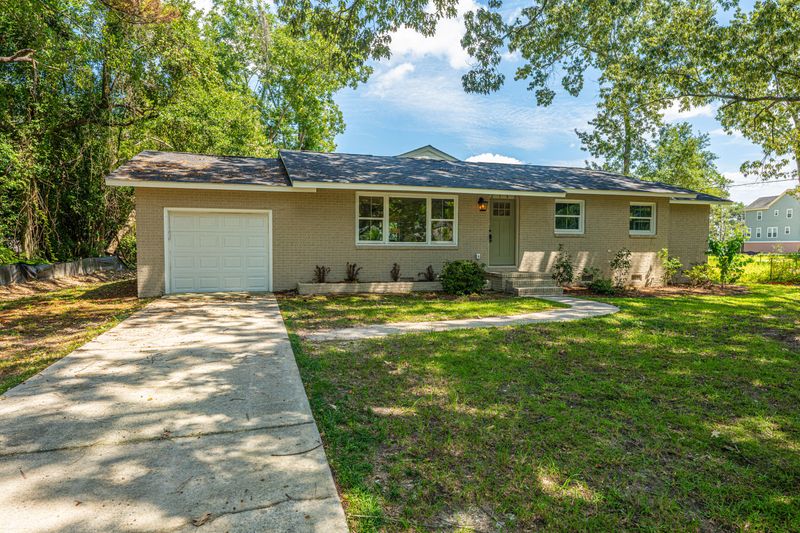 2150 Pierpont Ave, Charleston, SC 29414